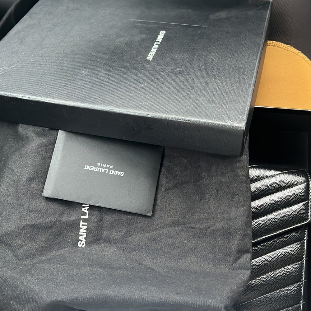 YSL Wallet on Chain - Picture 2 of 5